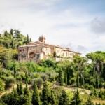 Investire nell’Immobiliare: I Vantaggi di Comprare in Toscana